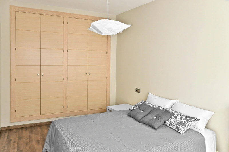 TECNIASIST---Reforma-Integral-de-un-Piso---Dormitorio-Procipal-con-Armario-de-Obra