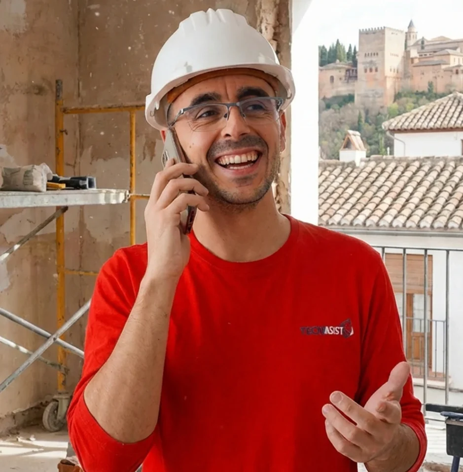 DAVID-MALAGÓN-HABLANDO-POR-TELÉFONO