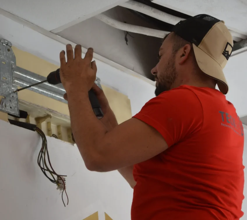 TECNIASIST---Instalación-de-Aire-Acondicionado-en-Asic-Miner-Group---Peligros---Granada---II