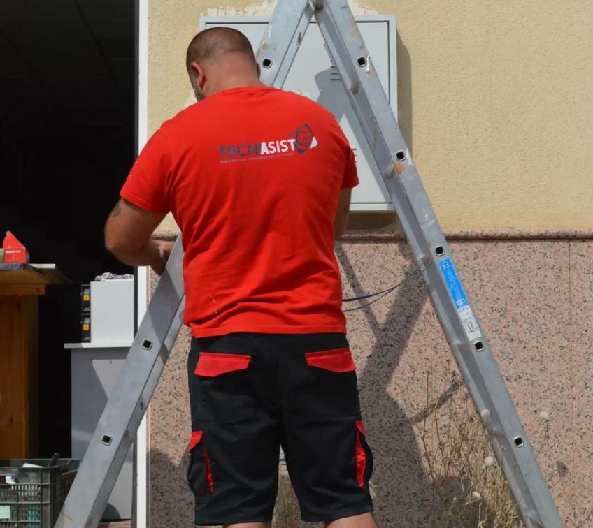 TECNIASIST---Instalación-de-Aire-Acondicionado-en-Asic-Miner-Group---Peligros---Granada---VI