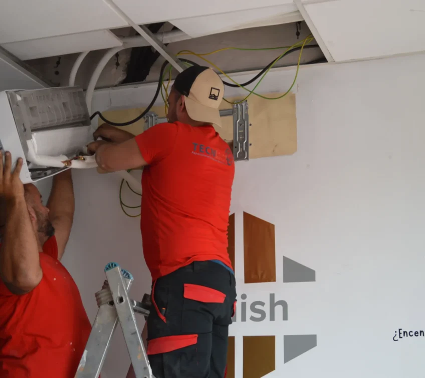 TECNIASIST---Instalación-de-Aire-Acondicionado-en-Asic-Miner-Group---Peligros---Granada---X