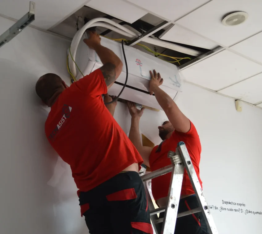 TECNIASIST---Instalación-de-Aire-Acondicionado-en-Asic-Miner-Group---Peligros---Granada---XII