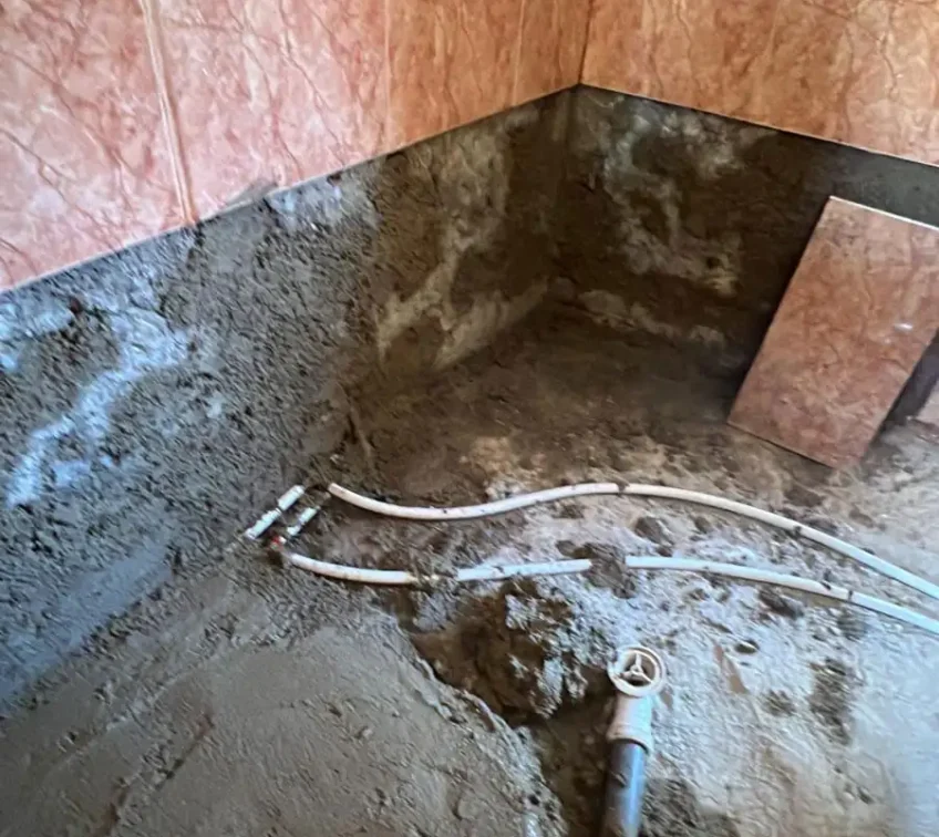 TECNIASIST---Reparación-Fuga-Baño---Calle-Cuchares---Granada---Recibido-de-las-Tuberías-I