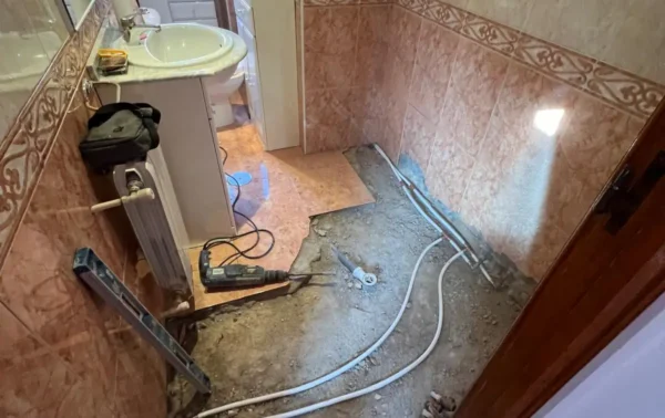 TECNIASIST - Reparación Fuga Baño - Calle Cuchares - Granada - Replanteo de las Tuberías I