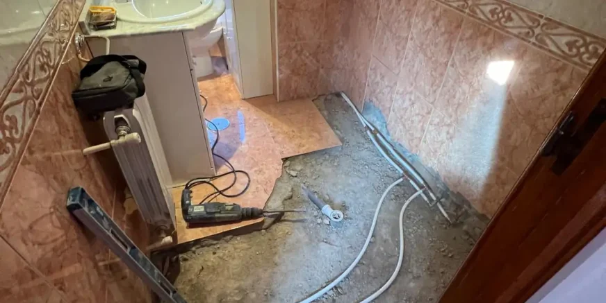 TECNIASIST - Reparación Fuga Baño - Calle Cuchares - Granada - Replanteo de las Tuberías I